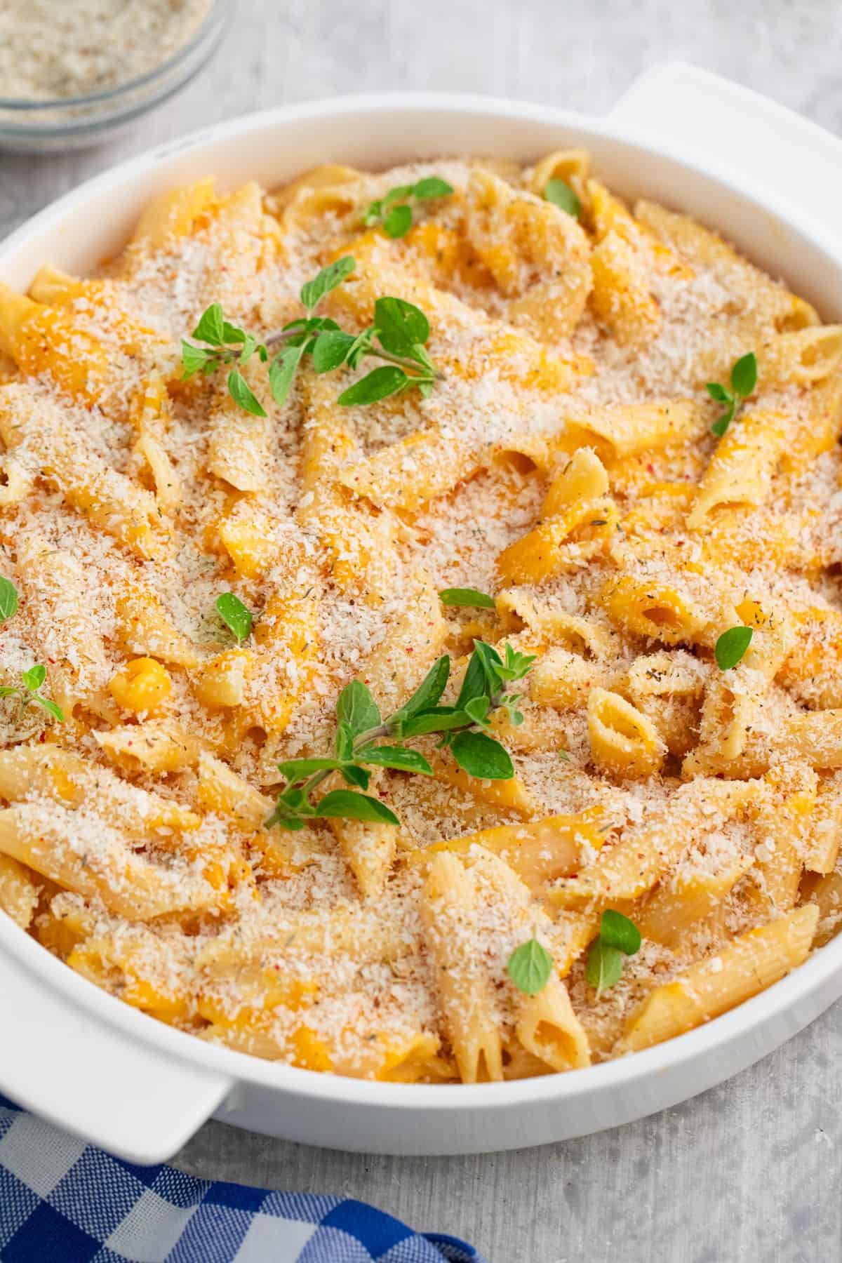 instant pot mac and cheese broiled in a pan.