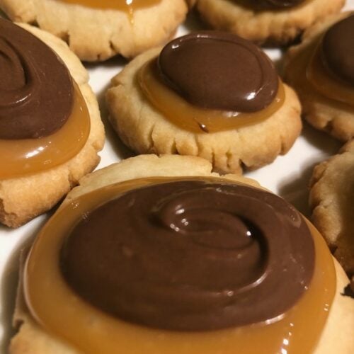 chocolate layer on twix cookie