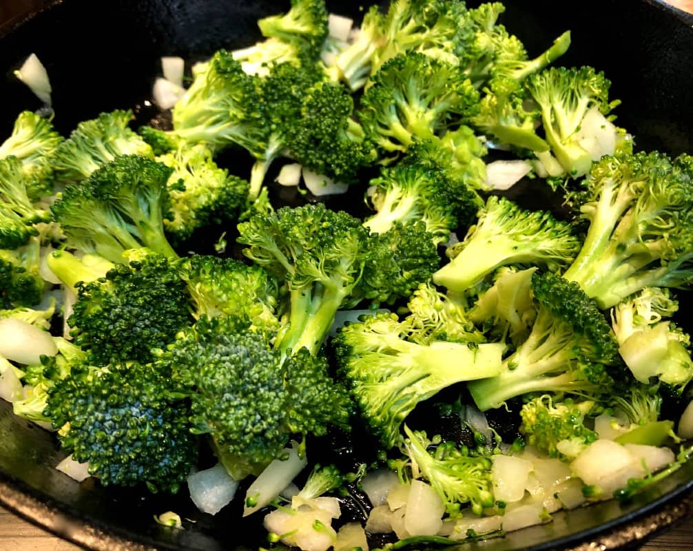 Gluten-Free Chicken Broccoli Quinoa Bake - Easy - Skillet - EmilyFabulous