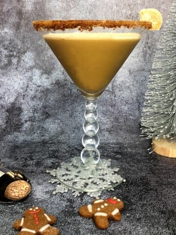 gingerbread martini with cookies.