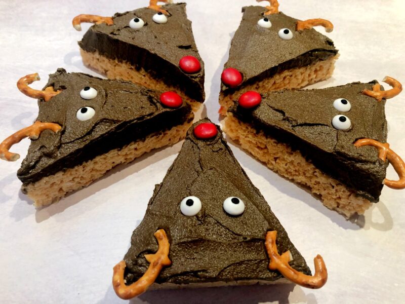 reindeer rice cereal treats in a circle