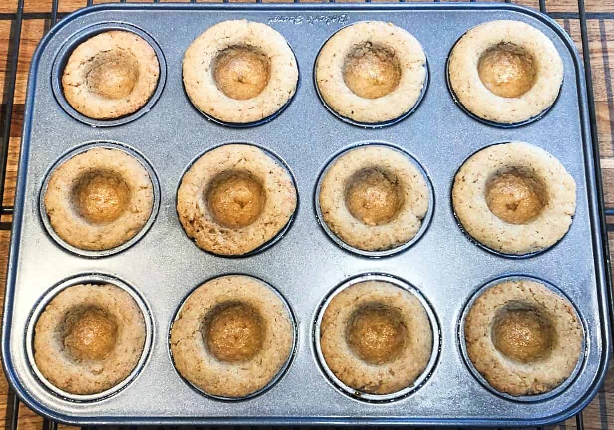 baked-graham-cracker-cups-with-a-hole