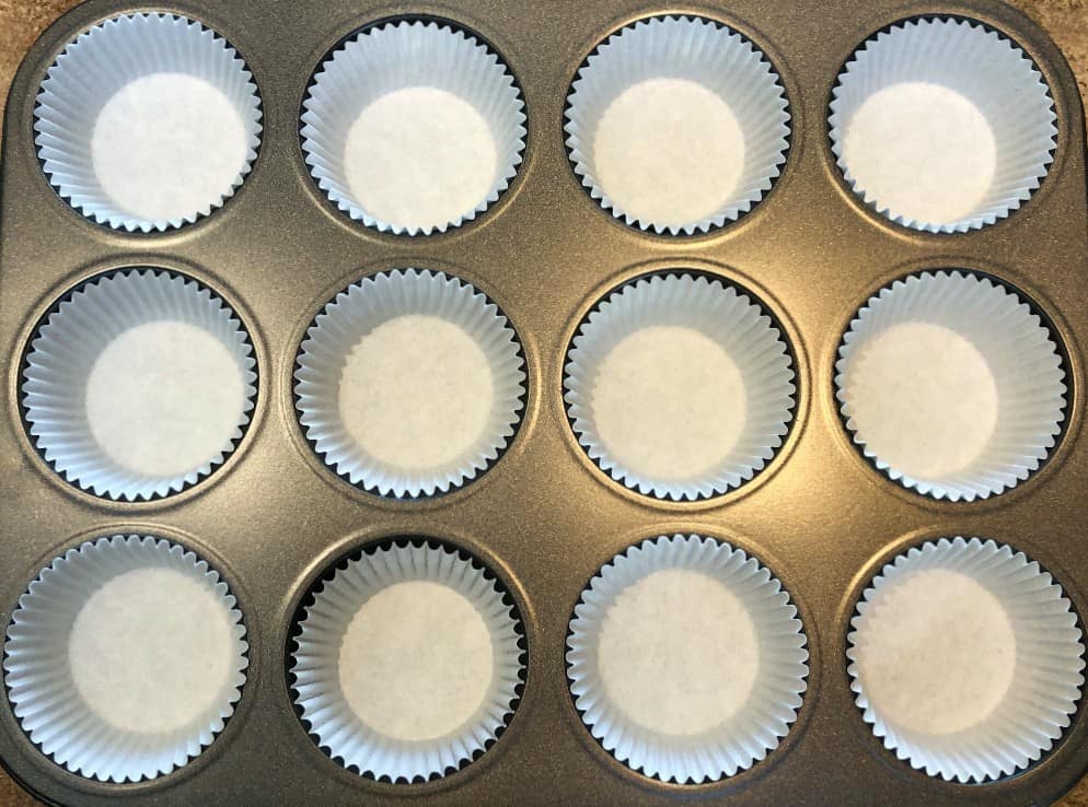 cupcake pan with cupcakes liners.