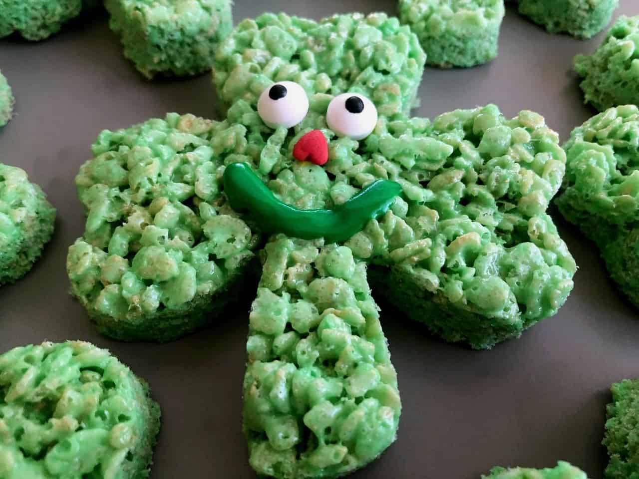 shamrock rice krispie treat face.