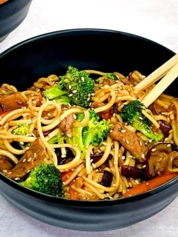 udon-noodle-stir-fry-with-beef-and-veggies