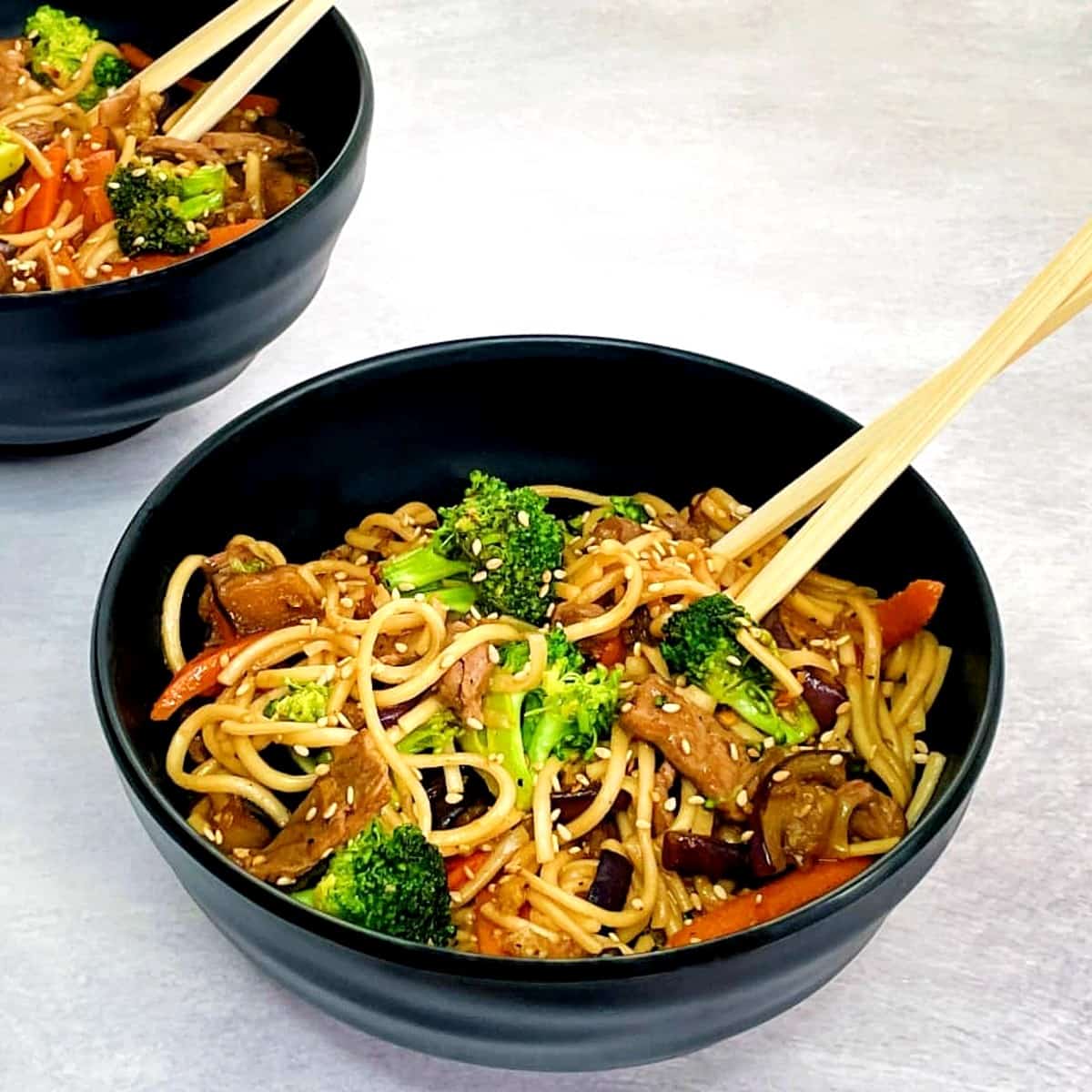 udon-noodle-stir-fry-with-beef-and-veggies