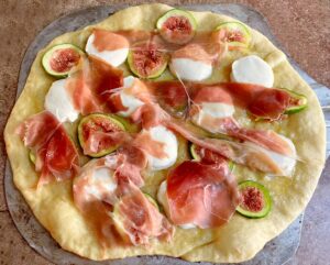 fig and prosciutto pizza before baking