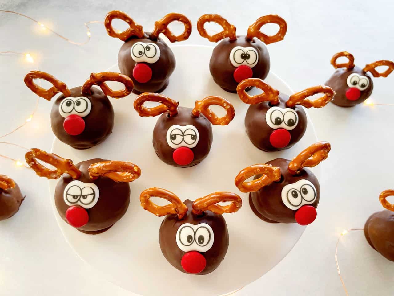 Reindeer Cake Pops | EmilyFabulous