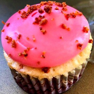 strawberry-cheesecake-cupcake