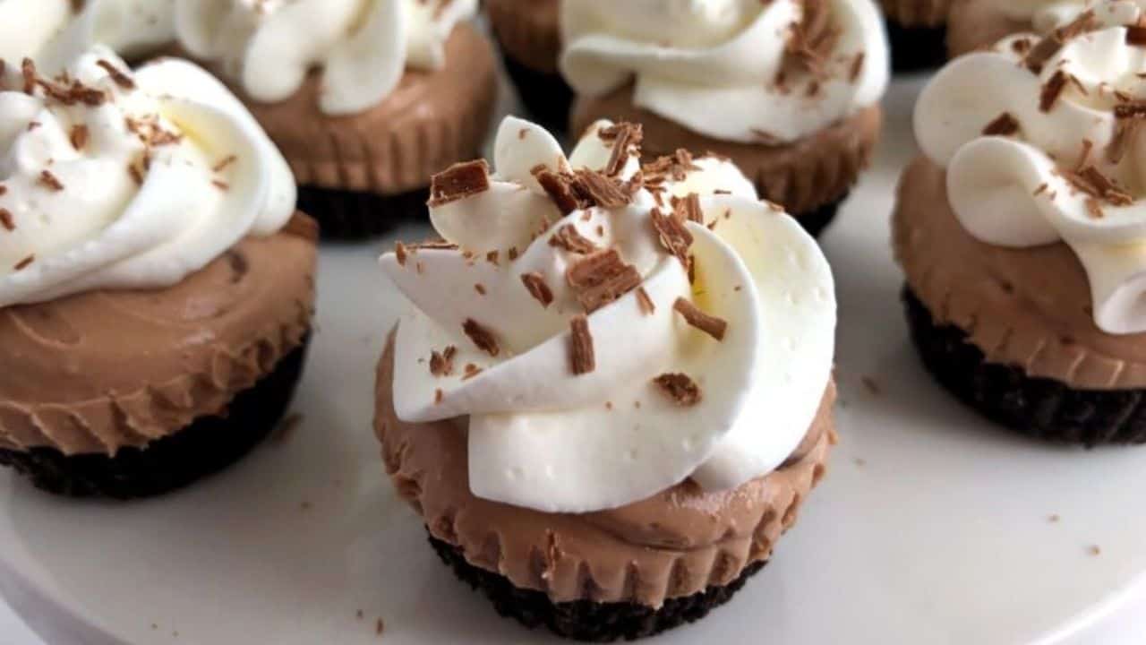 No-Bake Bailey's Mini Cheesecakes