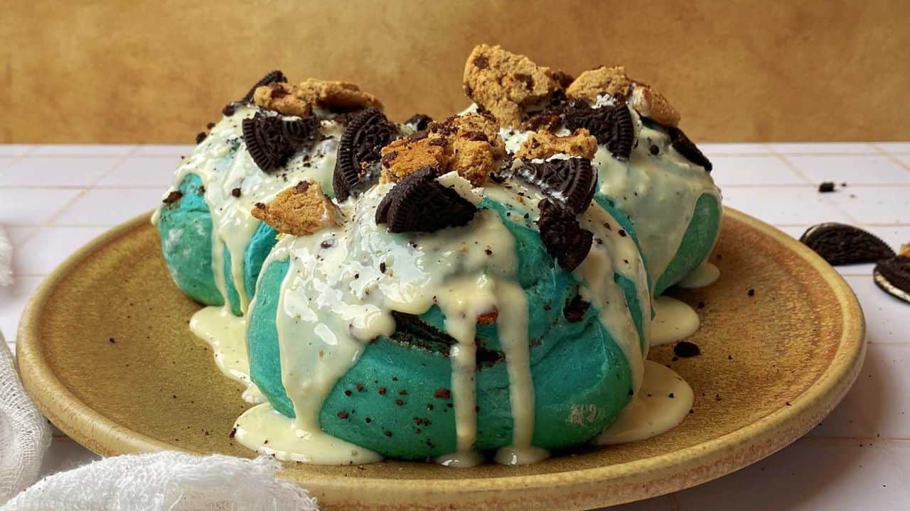 Cookie Monster Cinnamon Rolls
