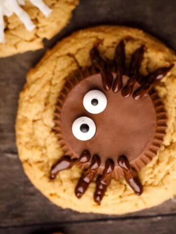 Halloween Peanut Butter Spider Cookie.