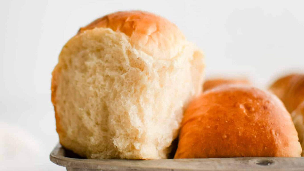 Homemade-Dinner-Rolls.