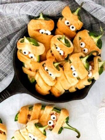 Mummy-Jalapeno-Poppers-in-a-pan.