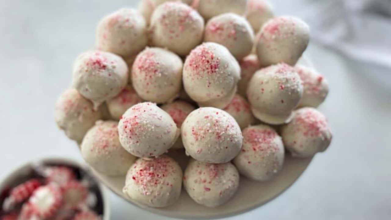 Peppermint Cake Pops