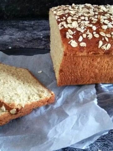 Sliced-Honey-Oat-Bread.