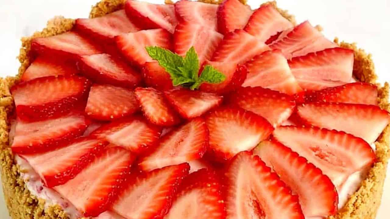 Strawberry Ice Cream Cheesecake