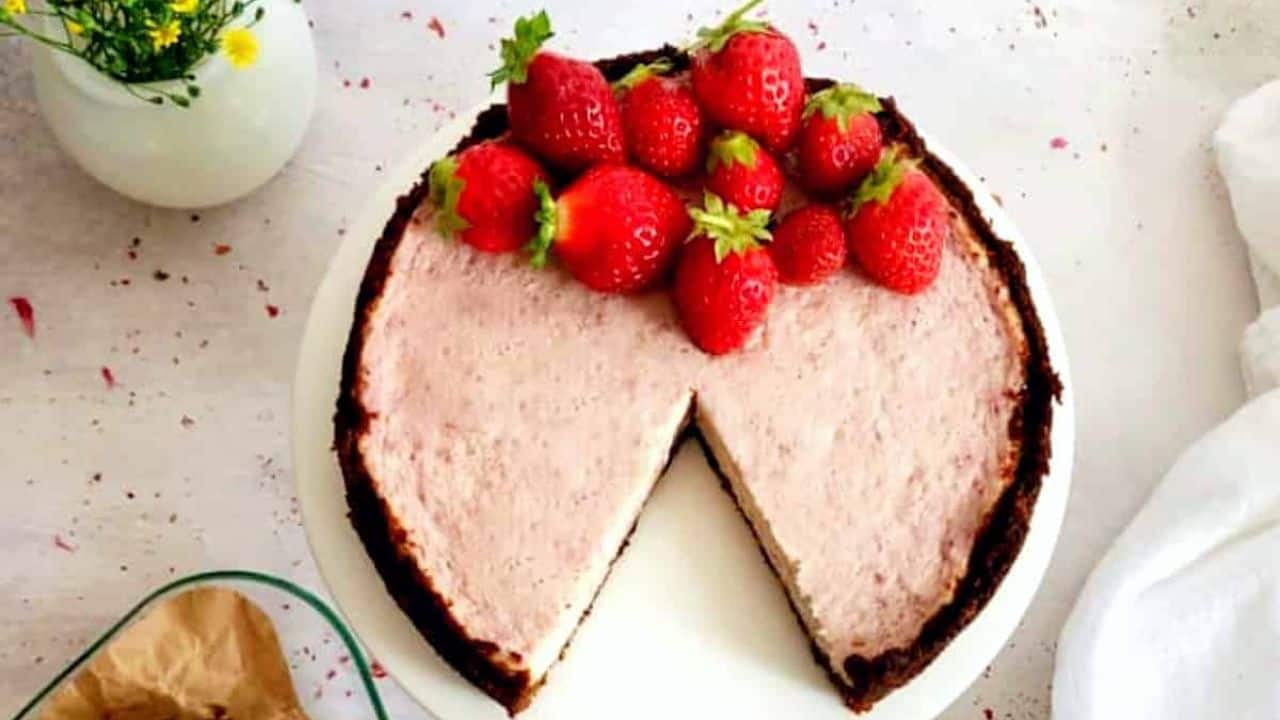 Instant Pot Strawberry Cheesecake