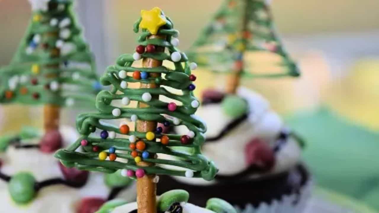 Chocolate Christmas Tree Pretzel Sticks
