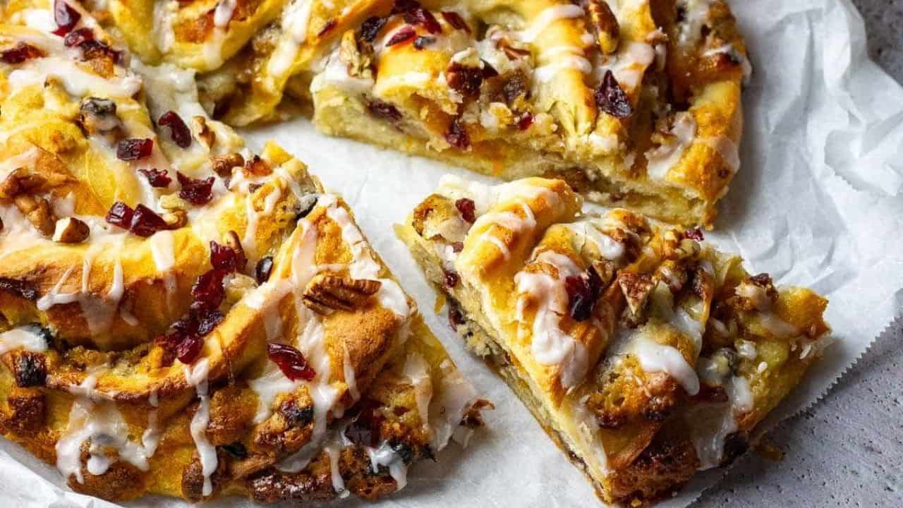 Cranberry & Apricot Couronne