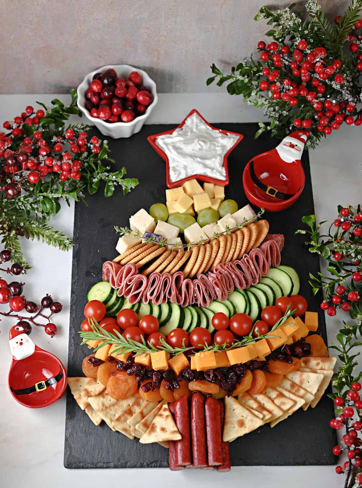 christmas-tree-charcuterie.