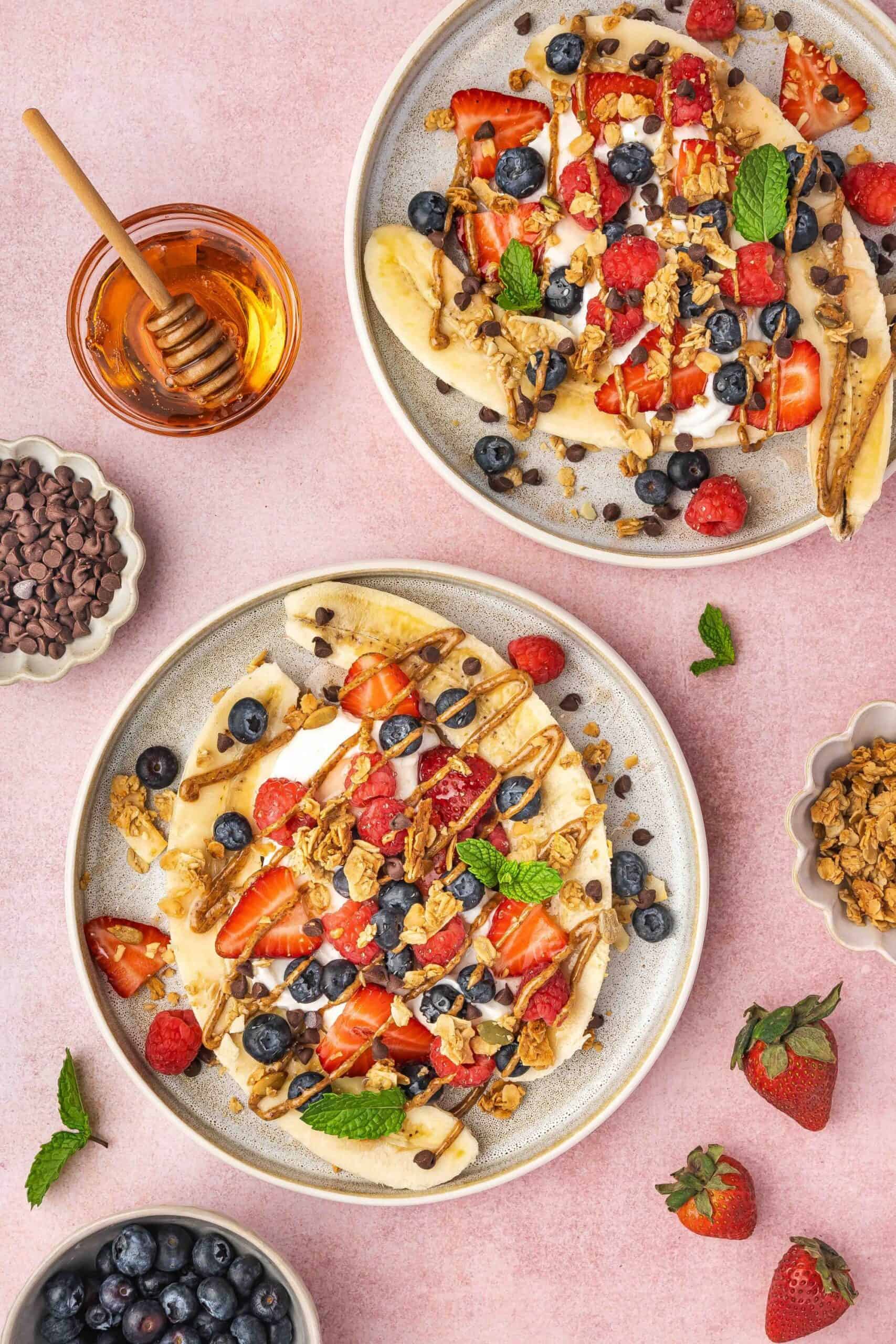 Breakfast-banana-split-yogurt