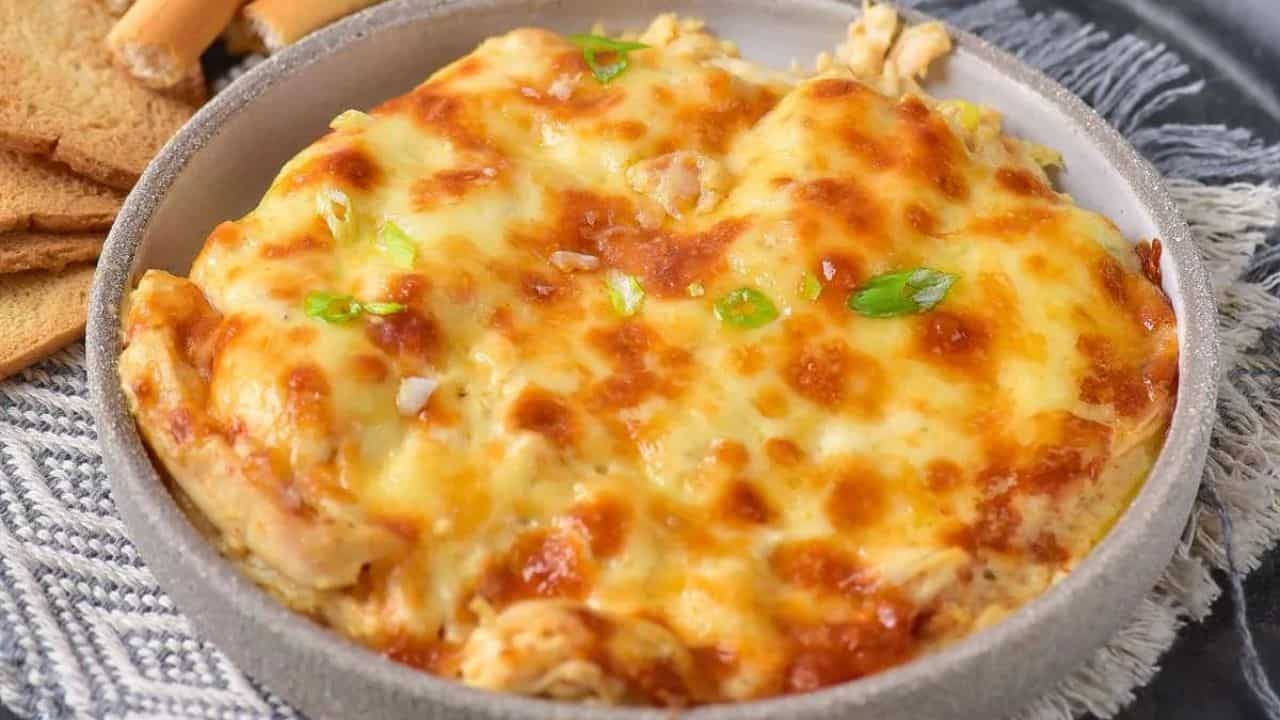 Greek Yogurt Buffalo Chicken Dip