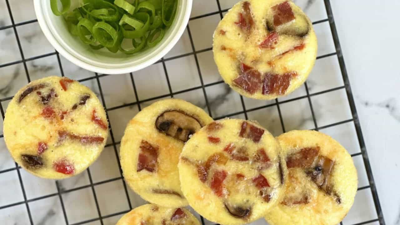 Oven Baked Egg Bites with Bacon, Mushrooms and Peppers