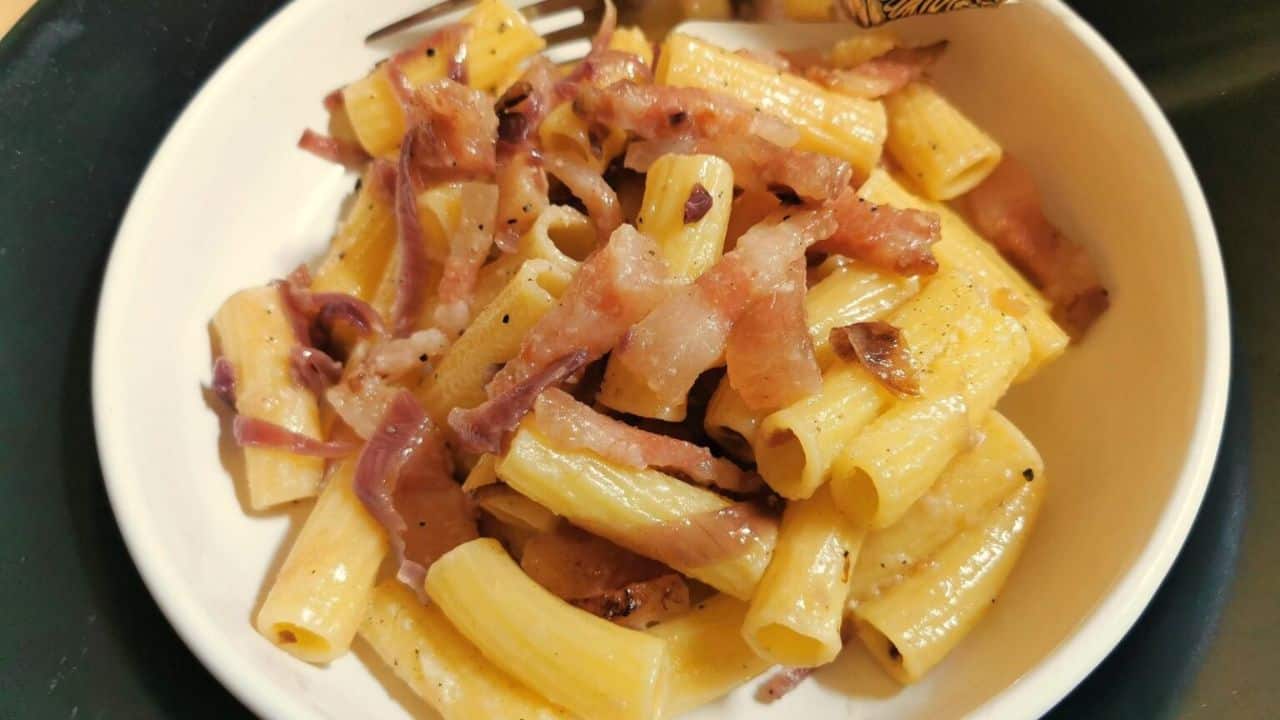 Easy Italian red onion pasta recipe