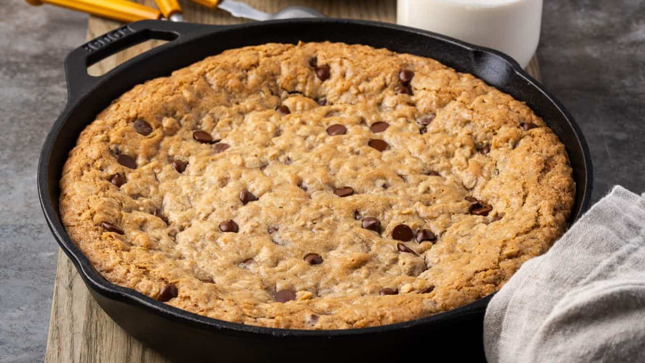 Easy Oatmeal Skillet Cookie