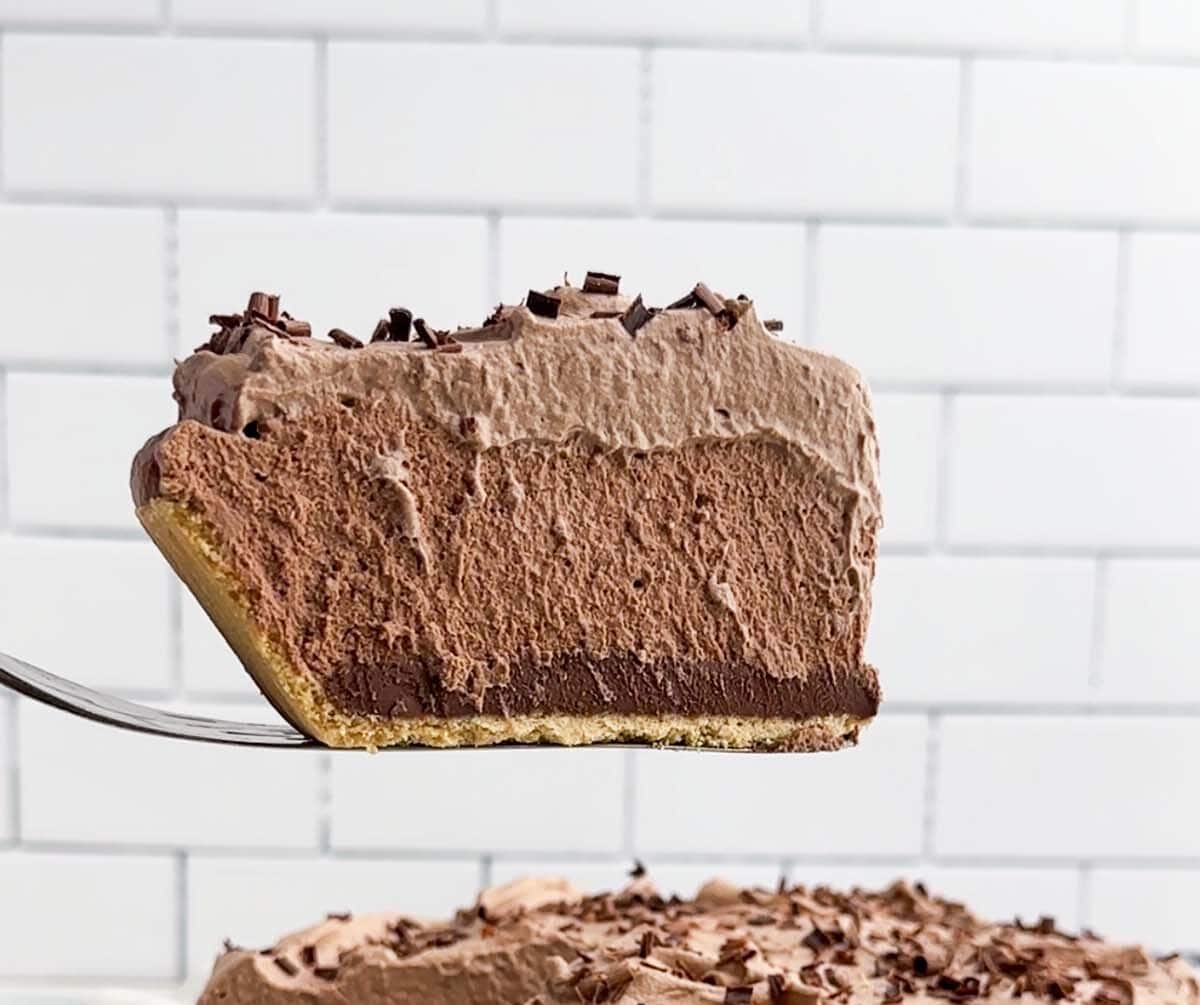 No-Bake Chocolate Mousse Pie