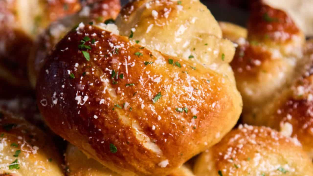 Soft Pretzel Garlic Knots