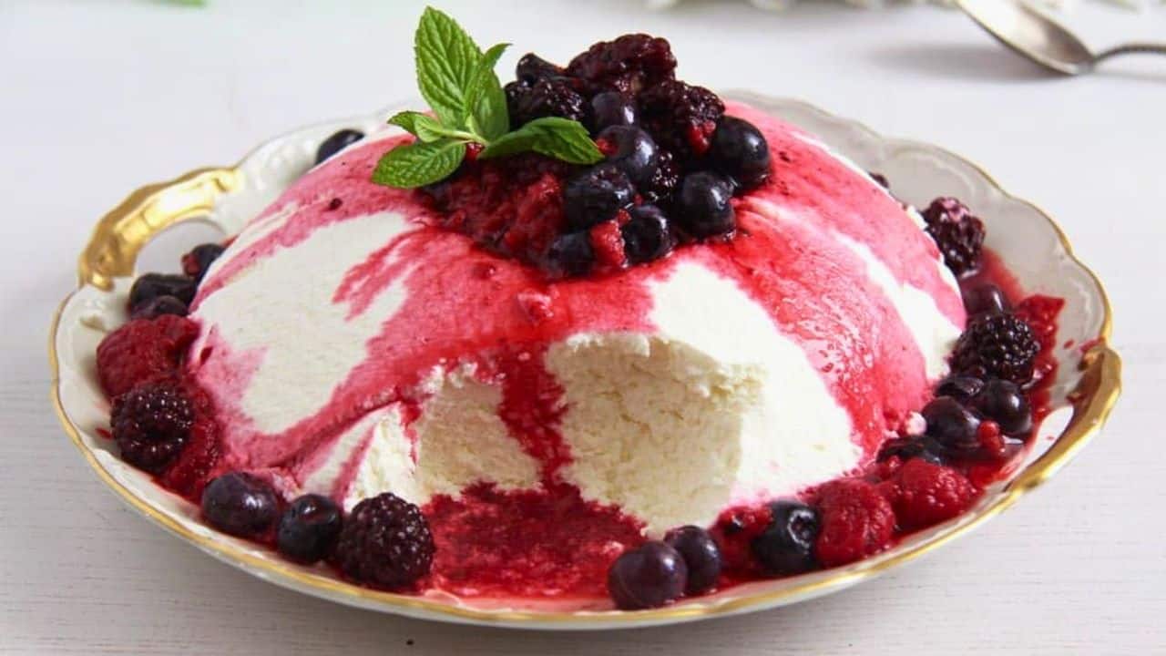 Yogurt Bomb with Berries