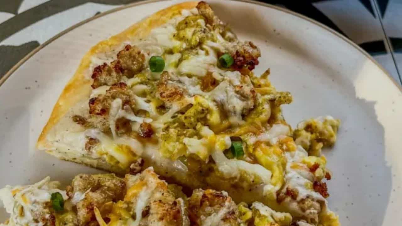 Biscuits and Gravy Breakfast Pizza