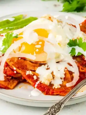 Chilaquiles Rojos Con Huevos