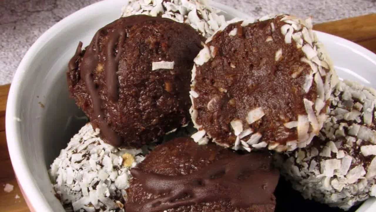 Chocolate Coconut Date Truffle Bites