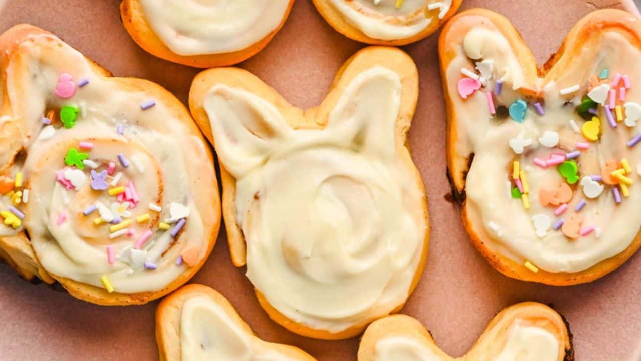 Easter Bunny Cinnamon Rolls