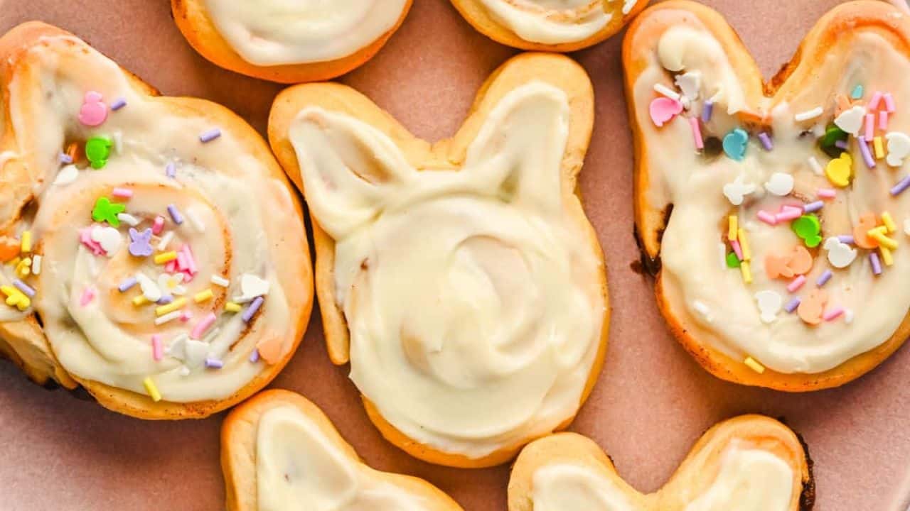 Easter Bunny Cinnamon Rolls