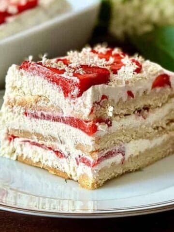 No-Bake Elderflower and Strawberry Cake