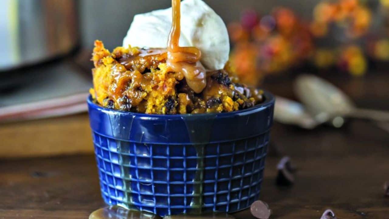 Slow Cooker Pumpkin Cake with Caramel Sauce